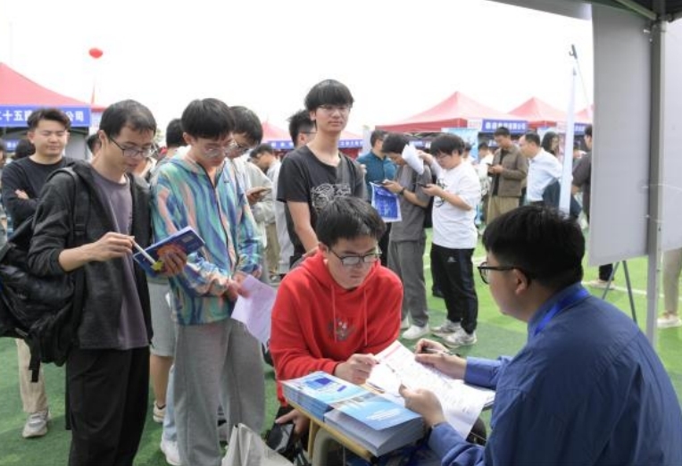 抖阴
举办春季大型招聘会