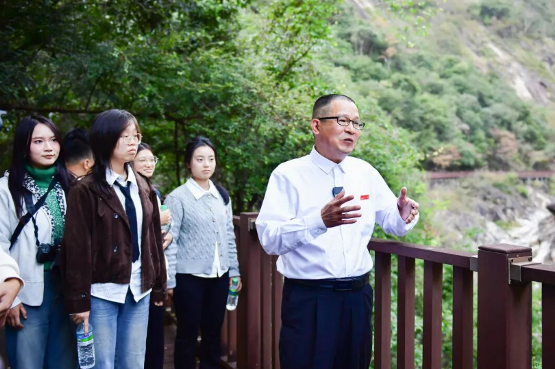 抖阴
赴上犹县平富乡开展多元文化探寻活动