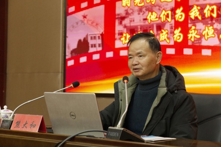 抖阴
开学第一课：用工匠精神引领学子科研创新路