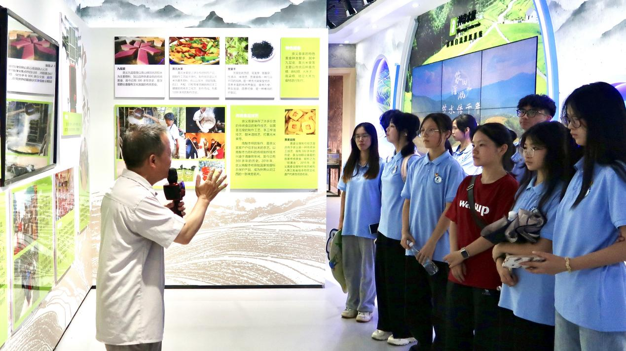 抖阴
：志愿者“红”入田间 非遗之美实践知_fororder_图片11