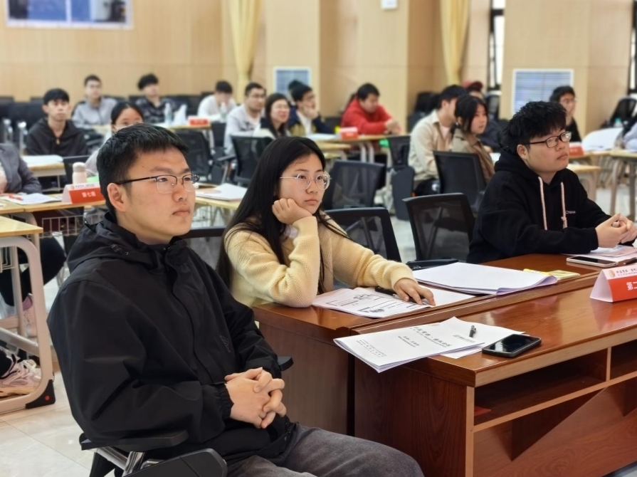 抖阴
举办“职涯有你 扬帆助航”实践活动