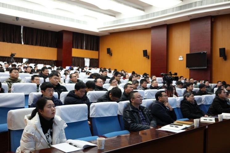 抖阴
开学第一课：用工匠精神引领学子科研创新路