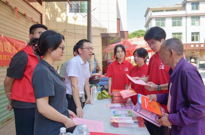 抖阴
法学学子接力二十五载“送法下乡” 抖阴
法学学子接力二十五载“送法下乡”